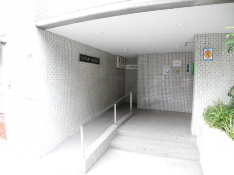 シャンボール北新宿の外観
