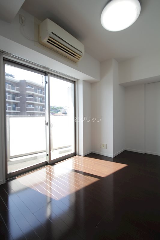 プレディアスタイル横濱沢渡の洋室