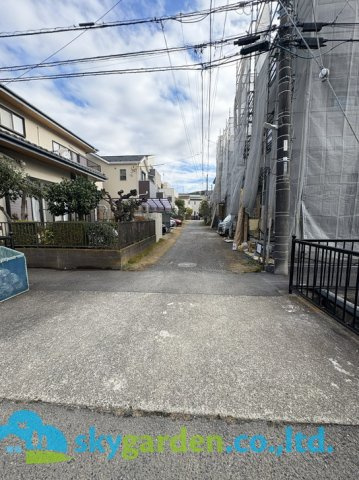 鎌倉市大船4丁目　新築戸建　全4棟1号棟の前面道路含む現地写真