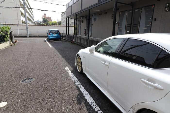 コスミオンの駐車場