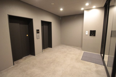 【ロビー】 | エクセレント・ザ・タワー | 屋内駐輪場専用エレベーター2基