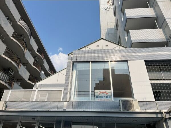クロックタワー植田の外観