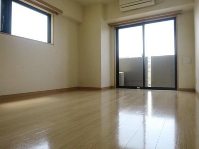 【居間・リビング】 | ルーブル中野新井 | 6帖のきれいな洋室。