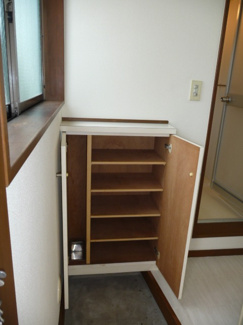 【玄関】 | 写真は同物件内、別のお部屋の様子です。