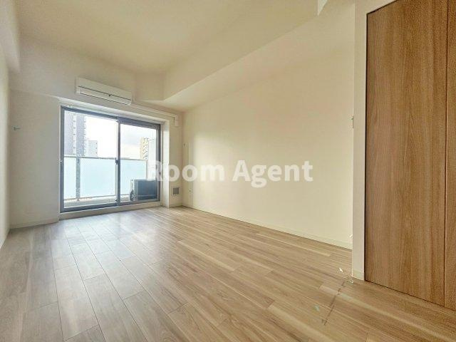 プレサンスジェネ千種内山Ⅱの居間・リビング