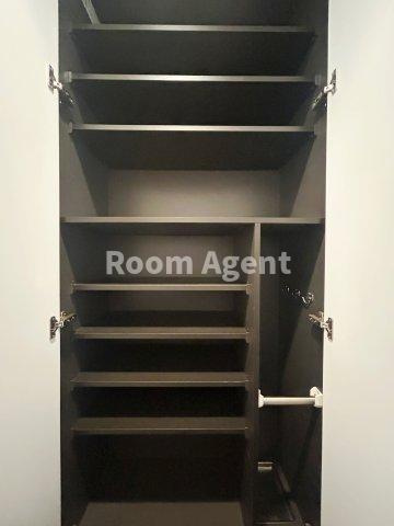 プレサンスジェネ千種内山Ⅱの玄関