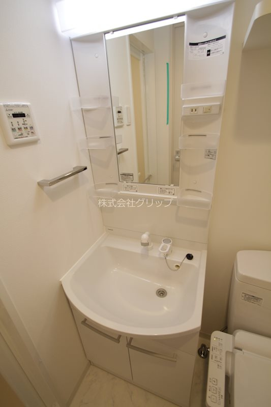 クラリッサ横浜ロッソの独立洗面台