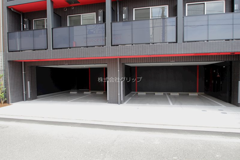 クラリッサ横浜ロッソの駐車場