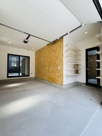 Garage × Surf × Freedom｜湘南スタイルの集大成の駐車場