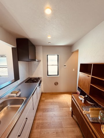 Garage × Surf × Freedom｜湘南スタイルの集大成のキッチン