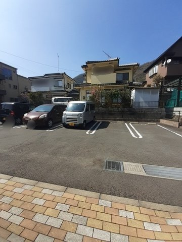 セリシールの駐車場|車をお持ちの方に嬉しい駐車場付きの物件です