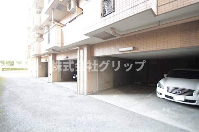 パレ・ドール伊勢佐木町南の駐車場