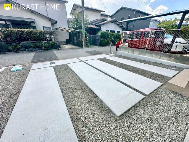 京都市西京区大原野上里鳥見町　新築戸建の駐車場