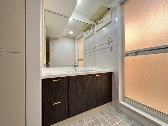 駅近タワーマンション☆３ＬＤＫ☆リフォーム完了で即入居ＯＫ☆ファーストタワー大津ＭＡＲＹの独立洗面台|独立洗面台