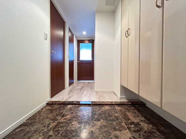 駅近タワーマンション☆３ＬＤＫ☆リフォーム完了で即入居ＯＫ☆ファーストタワー大津ＭＡＲＹの玄関|玄関