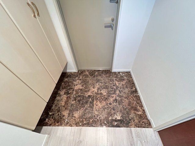 駅近タワーマンション☆３ＬＤＫ☆リフォーム完了で即入居ＯＫ☆ファーストタワー大津ＭＡＲＹの玄関|玄関