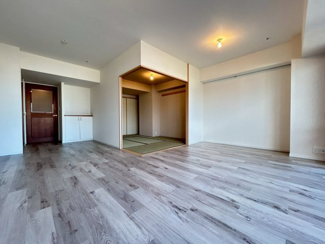 駅近タワーマンション☆３ＬＤＫ☆リフォーム完了で即入居ＯＫ☆ファーストタワー大津ＭＡＲＹの居間・リビング|リビング