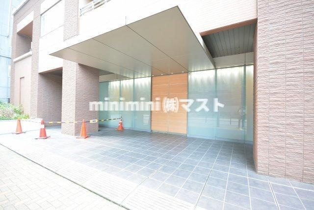 クロスレジデンス大阪新町のエントランス