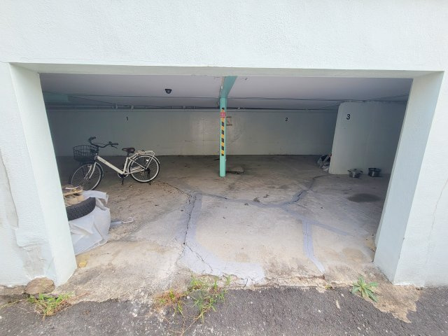 エムズ富雄の駐車場