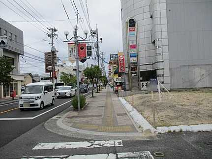 広島市佐伯区五日市中央４丁目　土地の前面道路含む現地写真