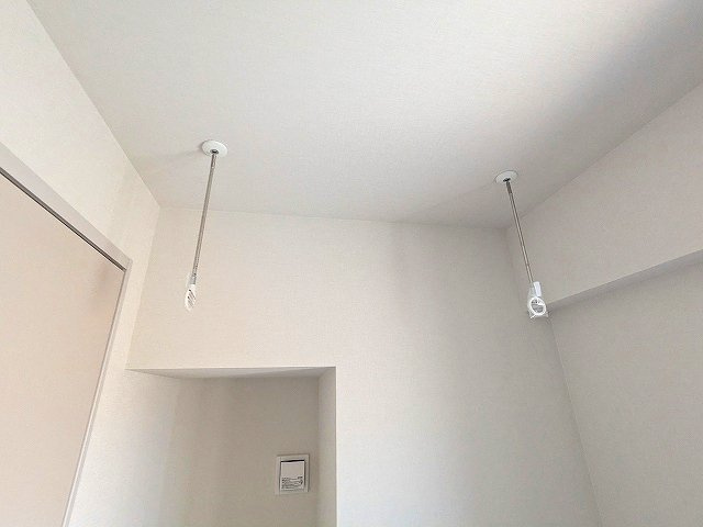 ニド三ノ輪の設備|3.2帖洋室取り外し可能な室内物干し設備付き