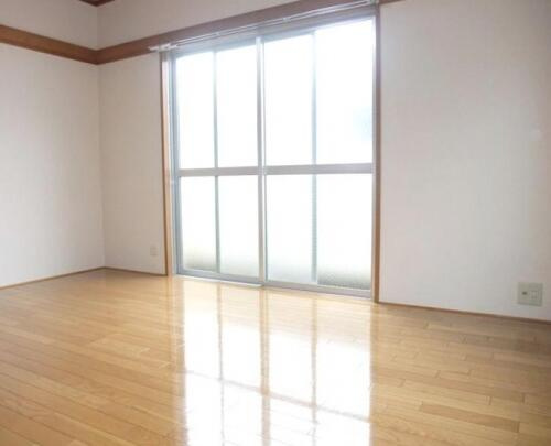 サンライズ泉の洋室