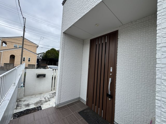 -三丁目不動産-　本庄市柏1丁目　注文住宅　オール電化の玄関