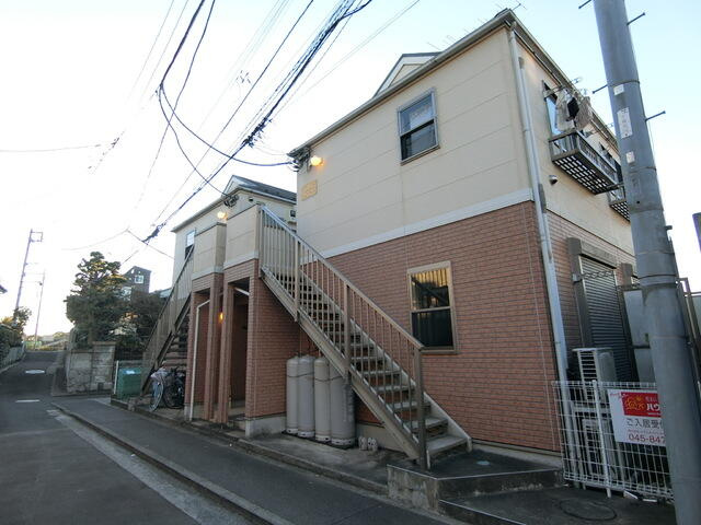 横浜市南区井土ケ谷上町のアパートの画像
