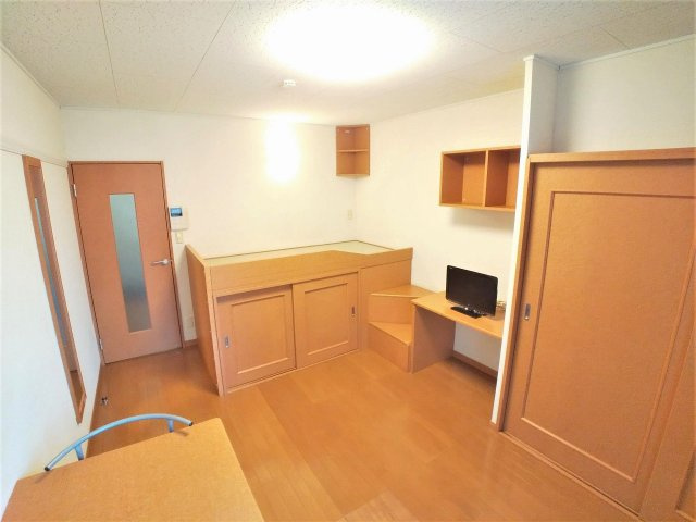 レオパレスシャルムの居間・リビング|ゆったり過ごせるリビングです