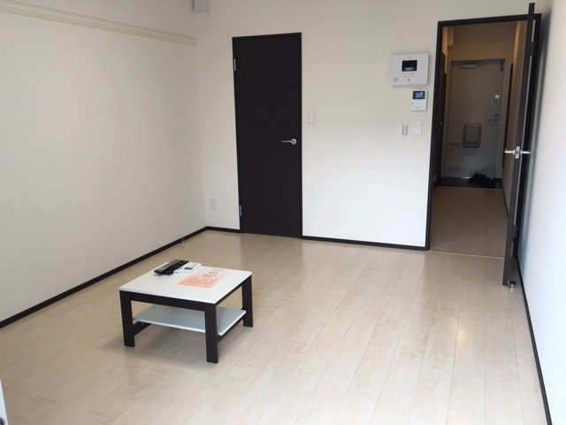 クレイノグランメゾン若葉の居間・リビング|こちらの居間で趣味の時間をお楽しみください