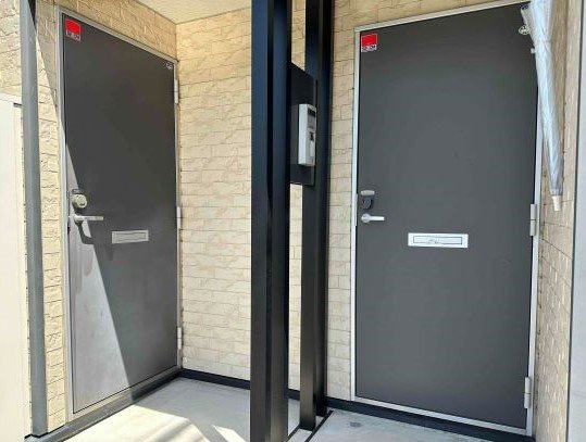 レオパレス西坂戸の玄関|メゾネットタイプ