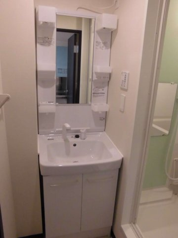 レオネクストホワイトパレスの内装|独立洗面台