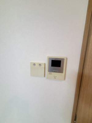 【防犯設備】 | 港区市岡2丁目中古戸建 | 来客時に姿を確認できるモニタ付きのインターホンです。