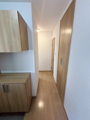 【玄関】 | 港区市岡2丁目中古戸建 | 玄関から各お部屋へと続く廊下です。