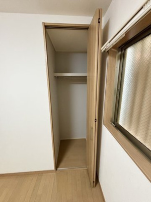 【収納】 | 港区市岡2丁目中古戸建 | 洋室（約4.5帖）：お部屋のクローゼット収納