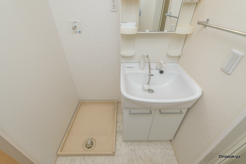 ラ　メゾン　ドュ　ブランの洗面所|洗面・脱衣　シャンプードレッサー付き。