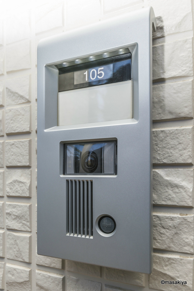 ラ　メゾン　ドュ　ブランのエントランス|TVインターホン