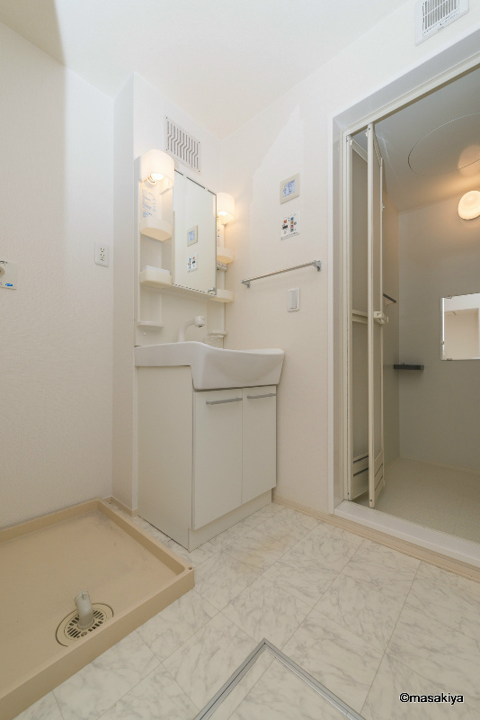 ラ　メゾン　ドュ　ブランの洗面所|洗面・脱衣　シャンプードレッサー付き。