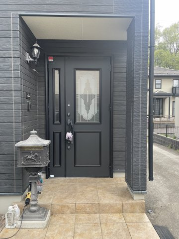 中古戸建・中古住宅　郡山市田村町東山1丁目　守山小・守山中の玄関|上品さと高級感を感じさせるダークの玄関です！