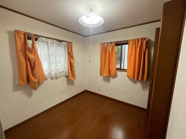 中古戸建・中古住宅　郡山市田村町東山1丁目　守山小・守山中の洋室|採光も確保された洋室です♪