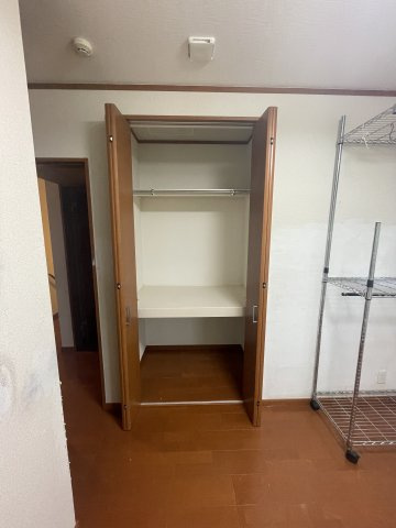 中古戸建・中古住宅　郡山市田村町東山1丁目　守山小・守山中の収納|奥行のあるクローゼット付きでたくさん収納可能ですね♪