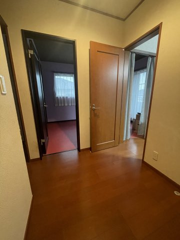 中古戸建・中古住宅　郡山市田村町東山1丁目　守山小・守山中の内装|2階の廊下になります。フローリングなのでそのまま一緒に洋室の掃除もできますね♪