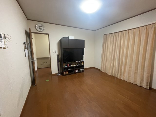 中古戸建・中古住宅　郡山市田村町東山1丁目　守山小・守山中の洋室|※荷物を消したイメージになります。掃除のしやすいフローリングです！