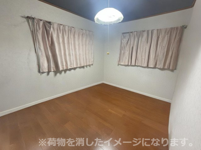 中古戸建・中古住宅　郡山市田村町東山1丁目　守山小・守山中の洋室|※荷物を消したイメージになります。2面採光で陽当たりもいいですね♪