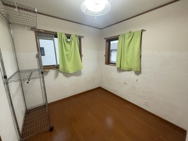 中古戸建・中古住宅　郡山市田村町東山1丁目　守山小・守山中の洋室|2面採光を確保した洋室になります！