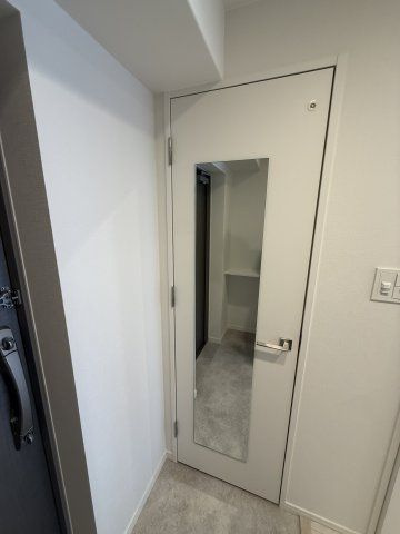 スプランディッド弁天町WESTの玄関