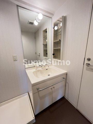 グランドメゾン三軒茶屋の独立洗面台|朝の身支度には欠かせない独立洗面化粧台