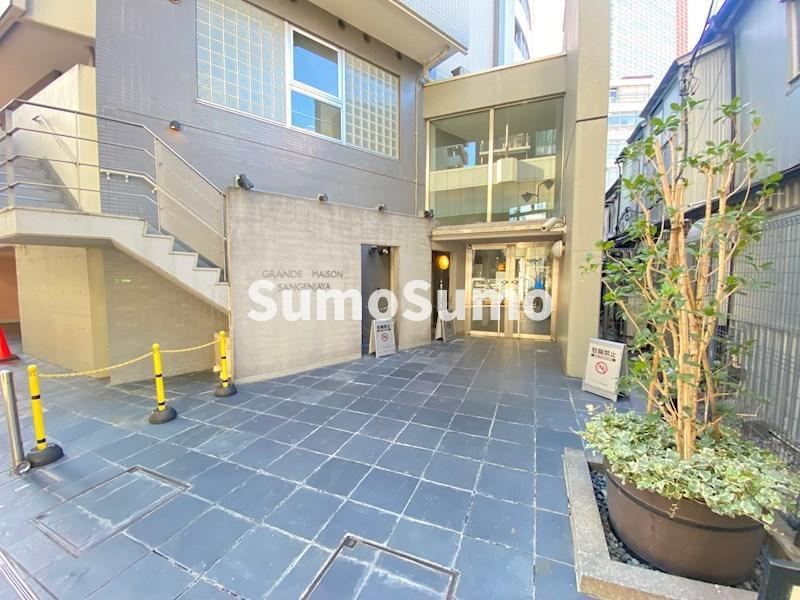 グランドメゾン三軒茶屋のエントランス|毎日通るエントランスはこのようになっています