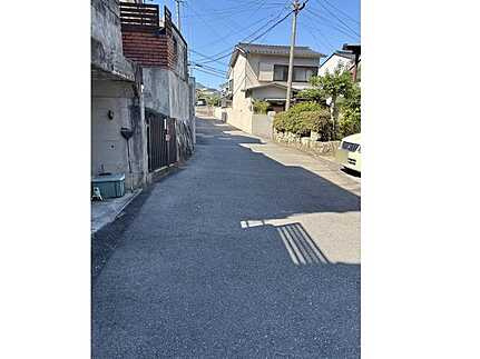 広島市安佐南区長束西４丁目　中古一戸建ての前面道路含む現地写真