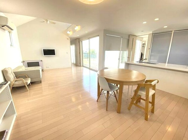 長生郡一宮町東浪見　平家中古戸建の居間・リビング|平成23年1月築2LDK平家 敷地約125坪バーデキューやドックランが可能です5台可オール電化海近